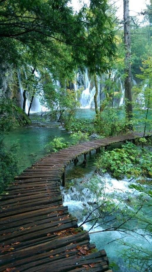 Plitvice Lake- Diamond Painting - diamond-painting-bliss.myshopify.com