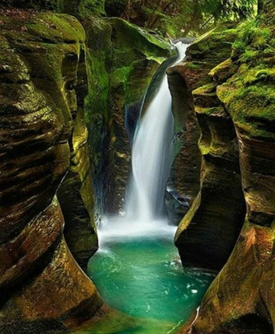 Beautiful Mountains Waterfall - diamond-painting-bliss.myshopify.com