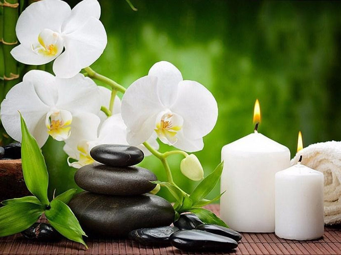Beautiful White Flowers & Candles - diamond-painting-bliss.myshopify.com