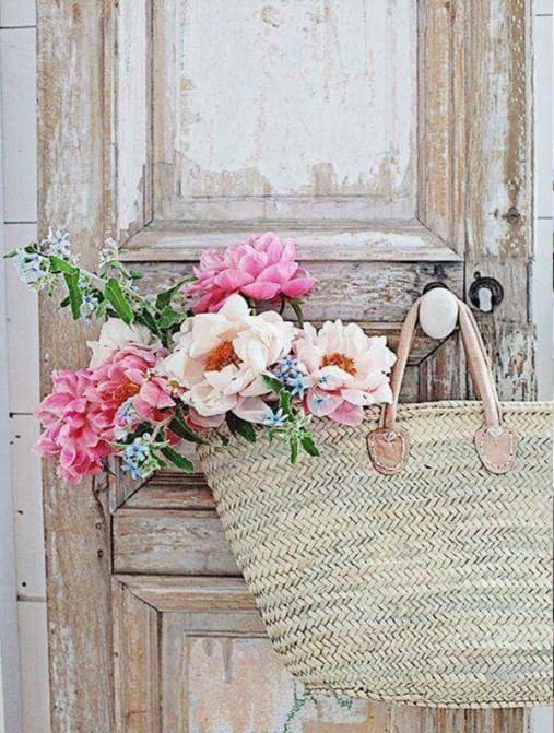 Flowers Basket on Vintage Door - diamond-painting-bliss.myshopify.com