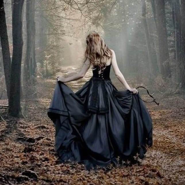 Girl in Black Ball Gown - diamond-painting-bliss.myshopify.com