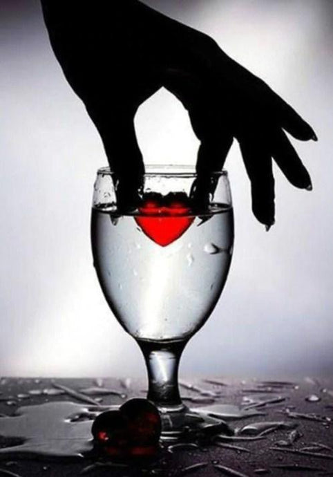 Love Heart in Water Glass - diamond-painting-bliss.myshopify.com