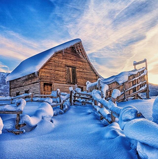 Snowy Cabin Diamond Painting - diamond-painting-bliss.myshopify.com