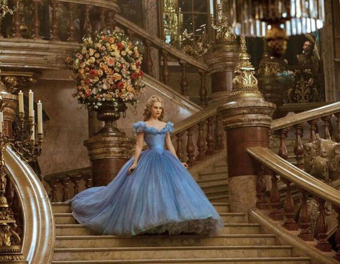 Stunning Lady Walking Down of Stairs - diamond-painting-bliss.myshopify.com