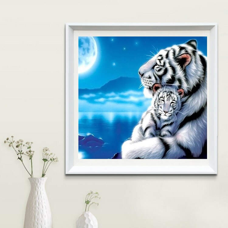 Moonlight Tiger Family Special Diamond Painting