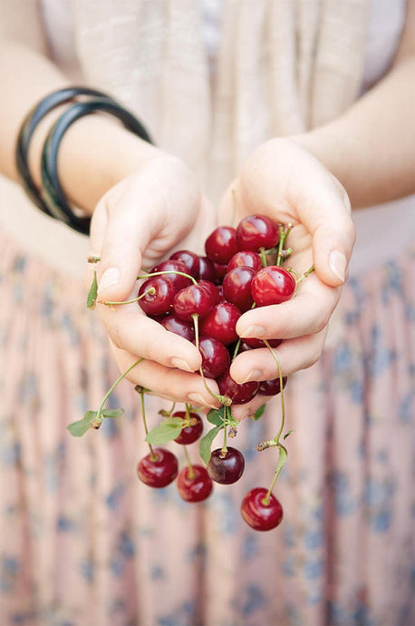 Handful of Cherries - DIY Diamond Painting - diamond-painting-bliss.myshopify.com
